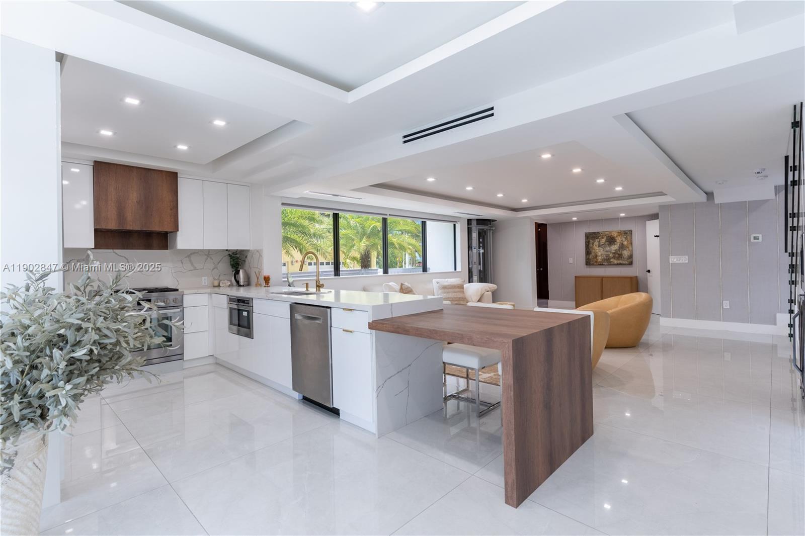 5601 N Ocean Dr Hollywood, FL 33019