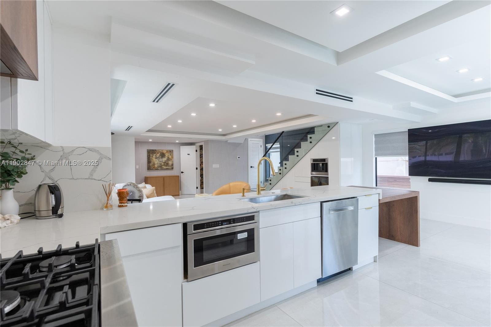 5601 N Ocean Dr Hollywood, FL 33019