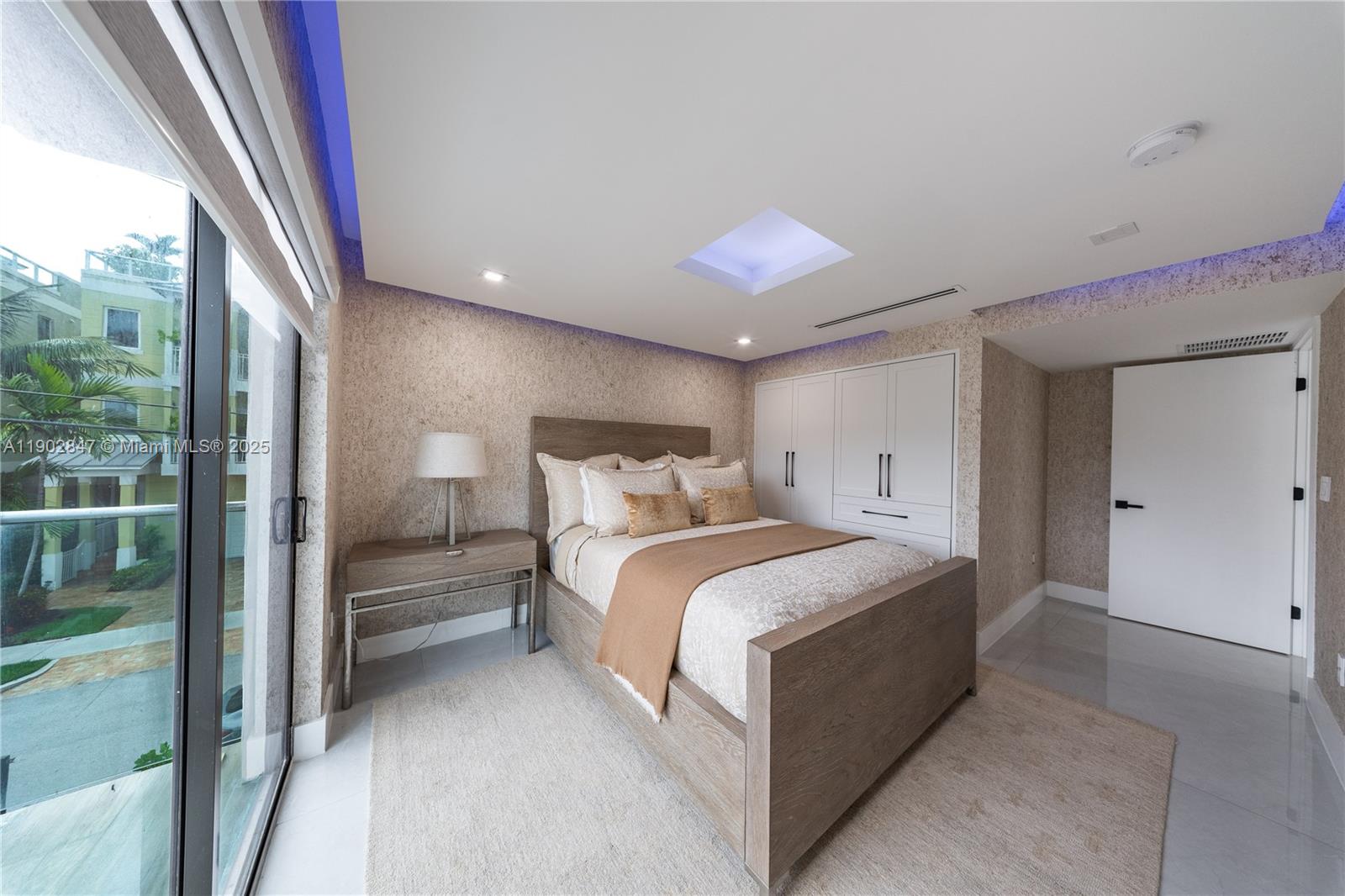 5601 N Ocean Dr Hollywood, FL 33019