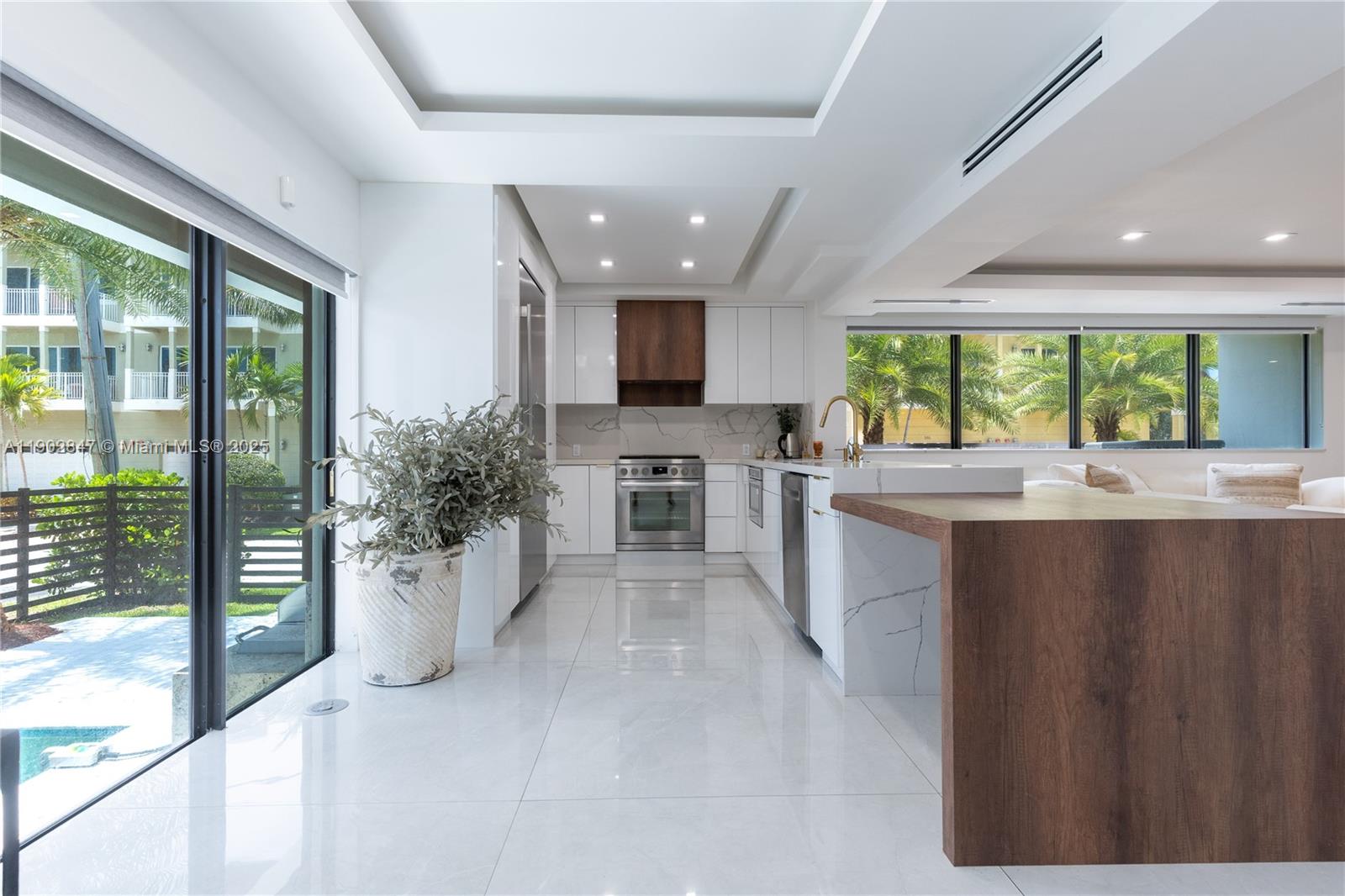 5601 N Ocean Dr Hollywood, FL 33019