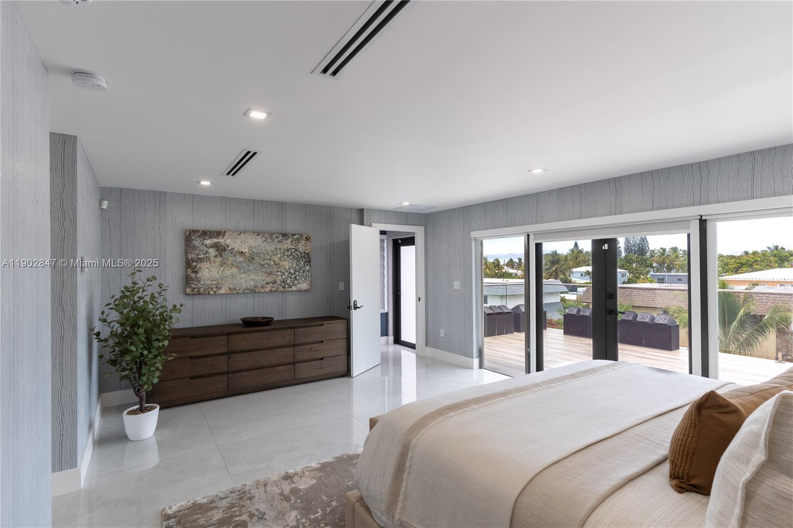 5601 N Ocean Dr Hollywood, FL 33019