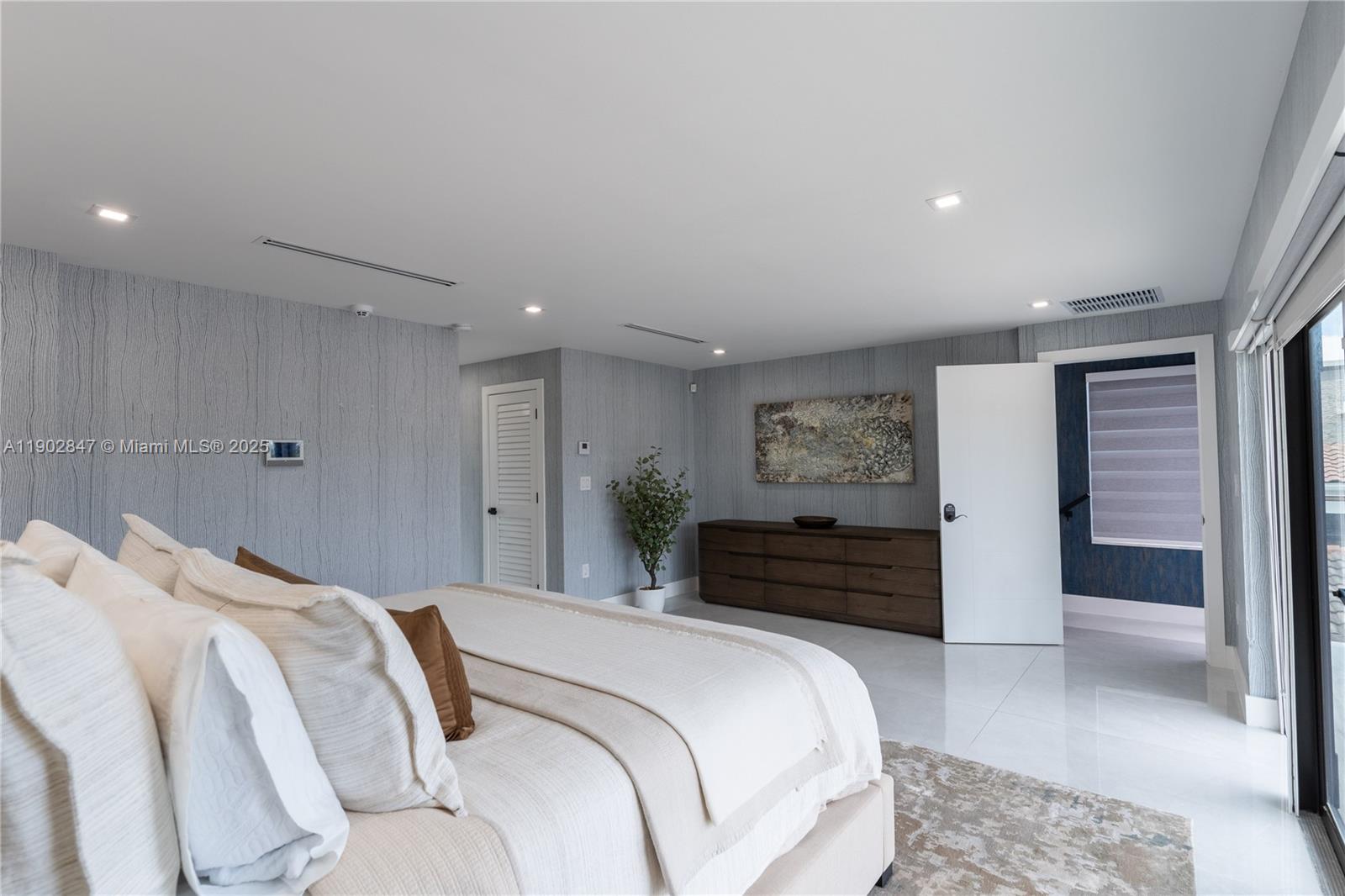 5601 N Ocean Dr Hollywood, FL 33019