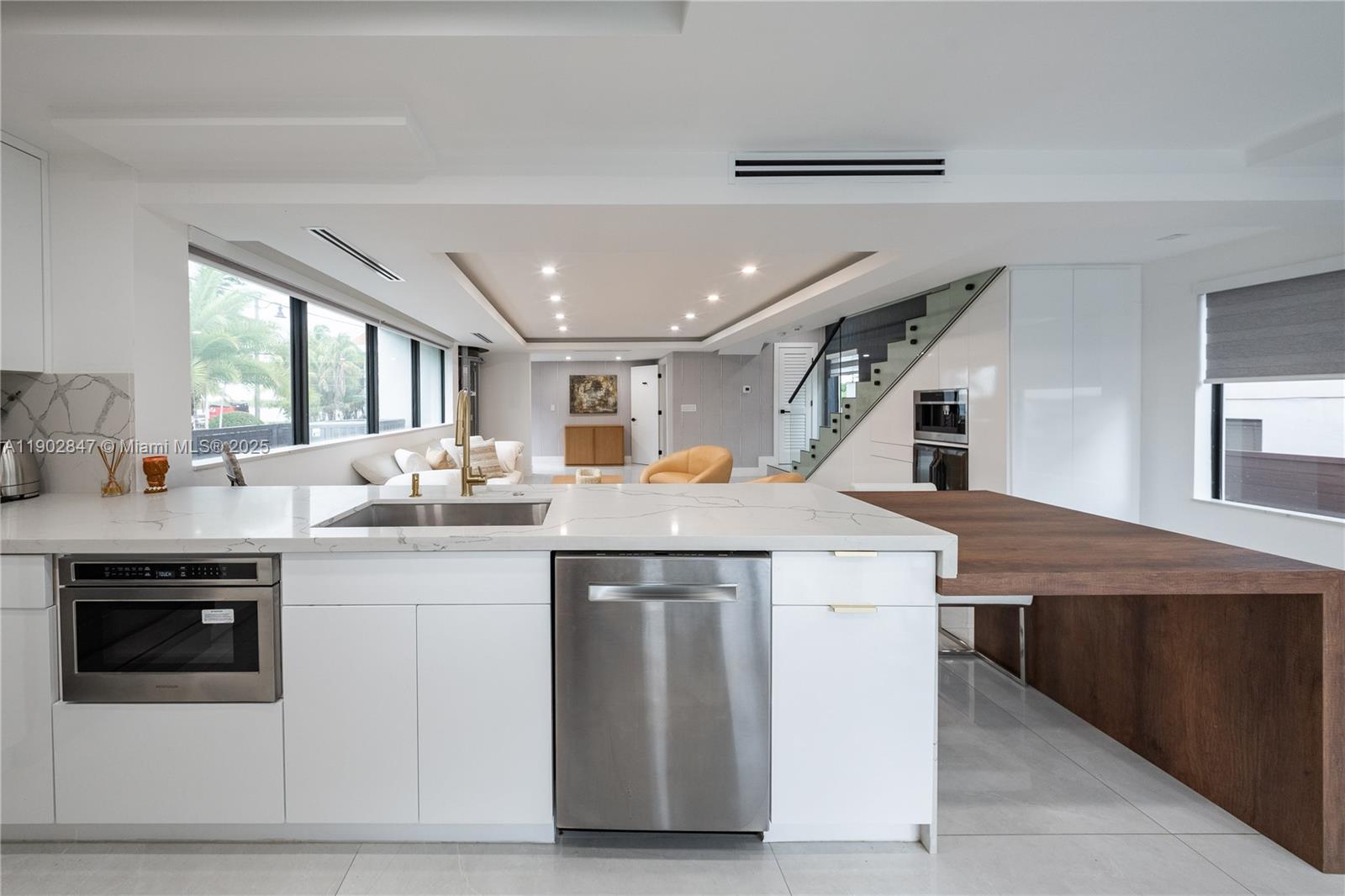 5601 N Ocean Dr Hollywood, FL 33019