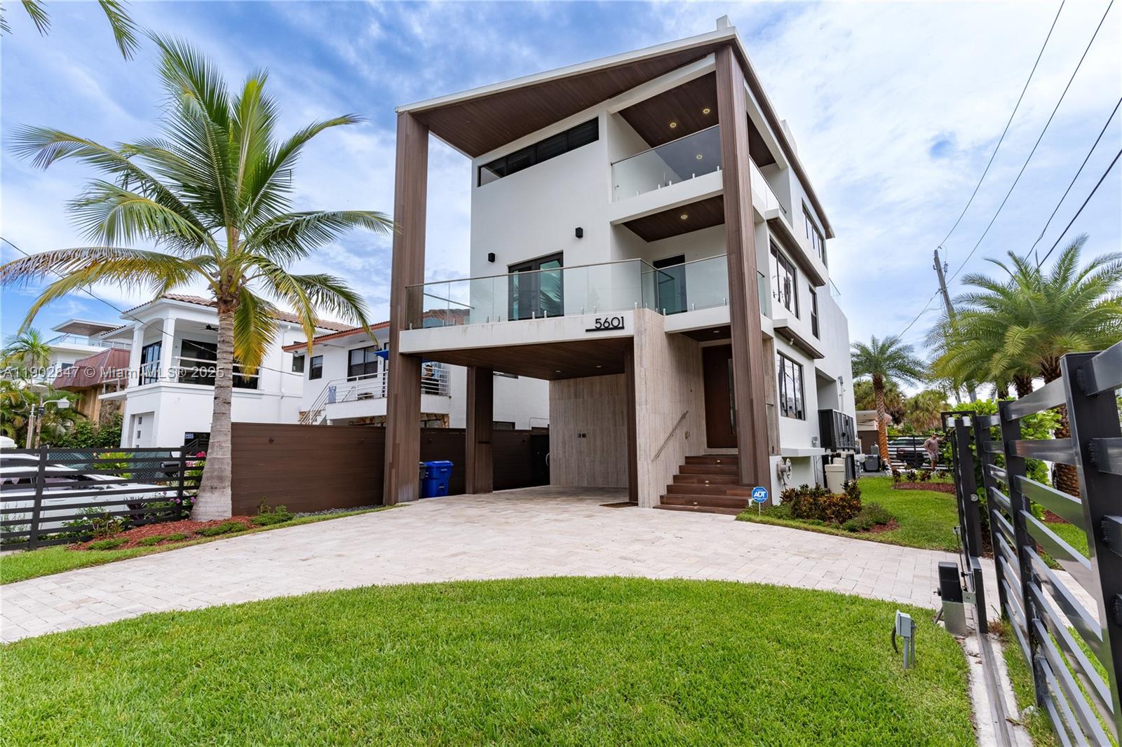 5601 N Ocean Dr Hollywood, FL 33019