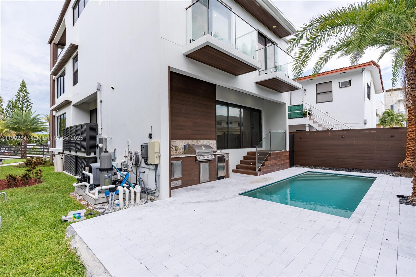 5601 N Ocean Dr Hollywood, FL 33019