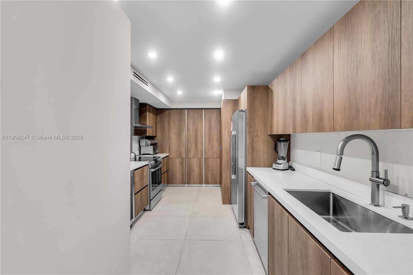 3 Grove Isle Dr #C1710 Miami, FL 33133