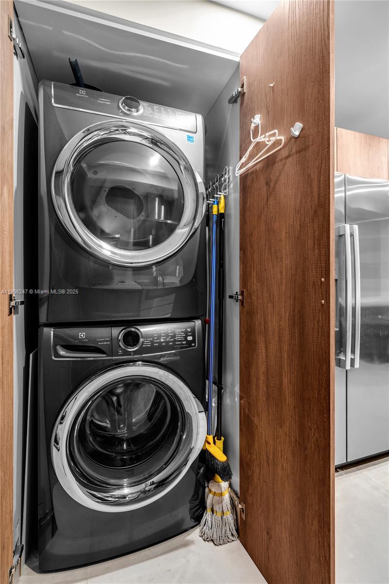 3 Grove Isle Dr #C1710 Miami, FL 33133