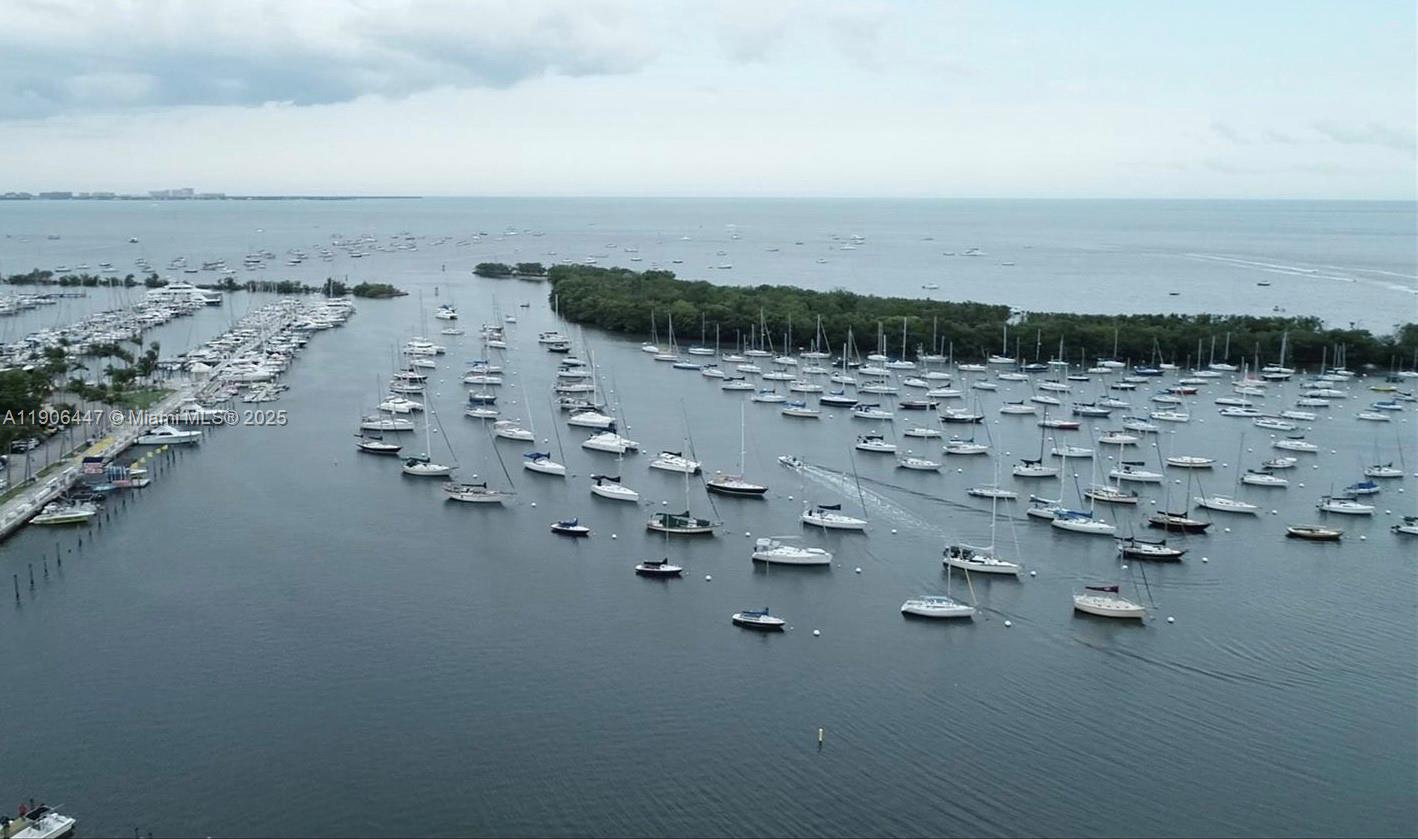 image Grove Towers Condo17