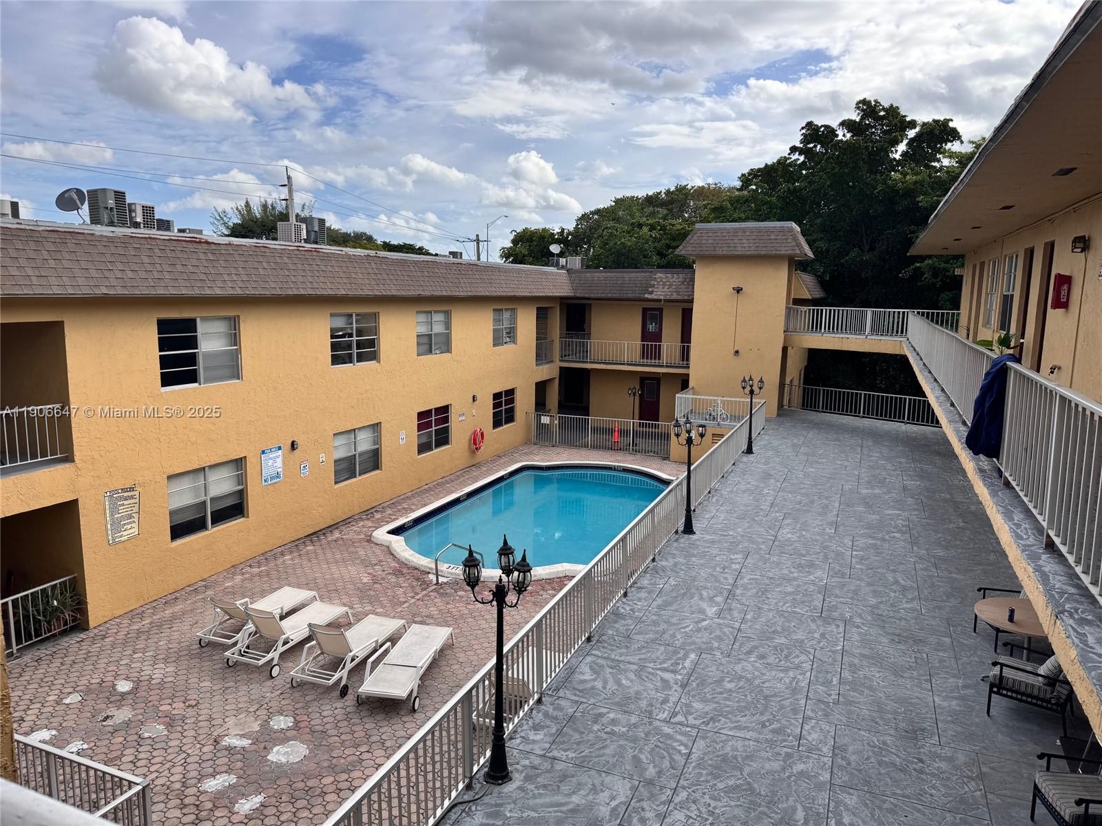 6840 Pembroke Rd #118