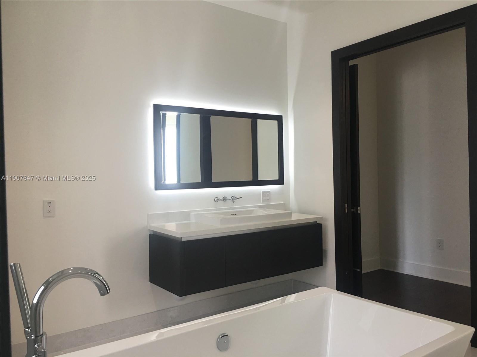 8258 NW 33rd Ter Doral, FL 33122