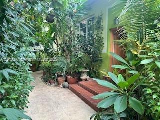 910 Lenox Ave #3 Miami Beach, FL 33139