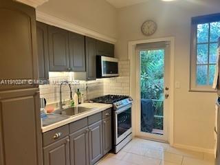 910 Lenox Ave #3 Miami Beach, FL 33139