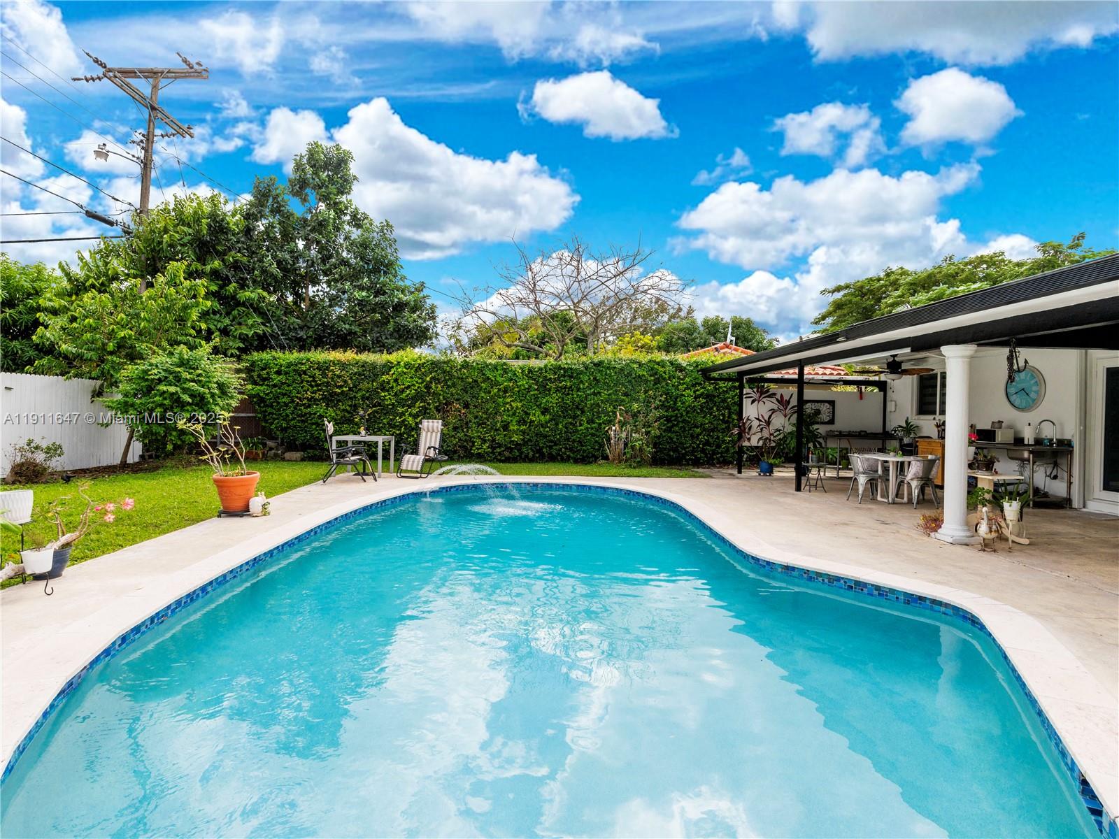 7877 W 16th Ave Hialeah, FL 33014