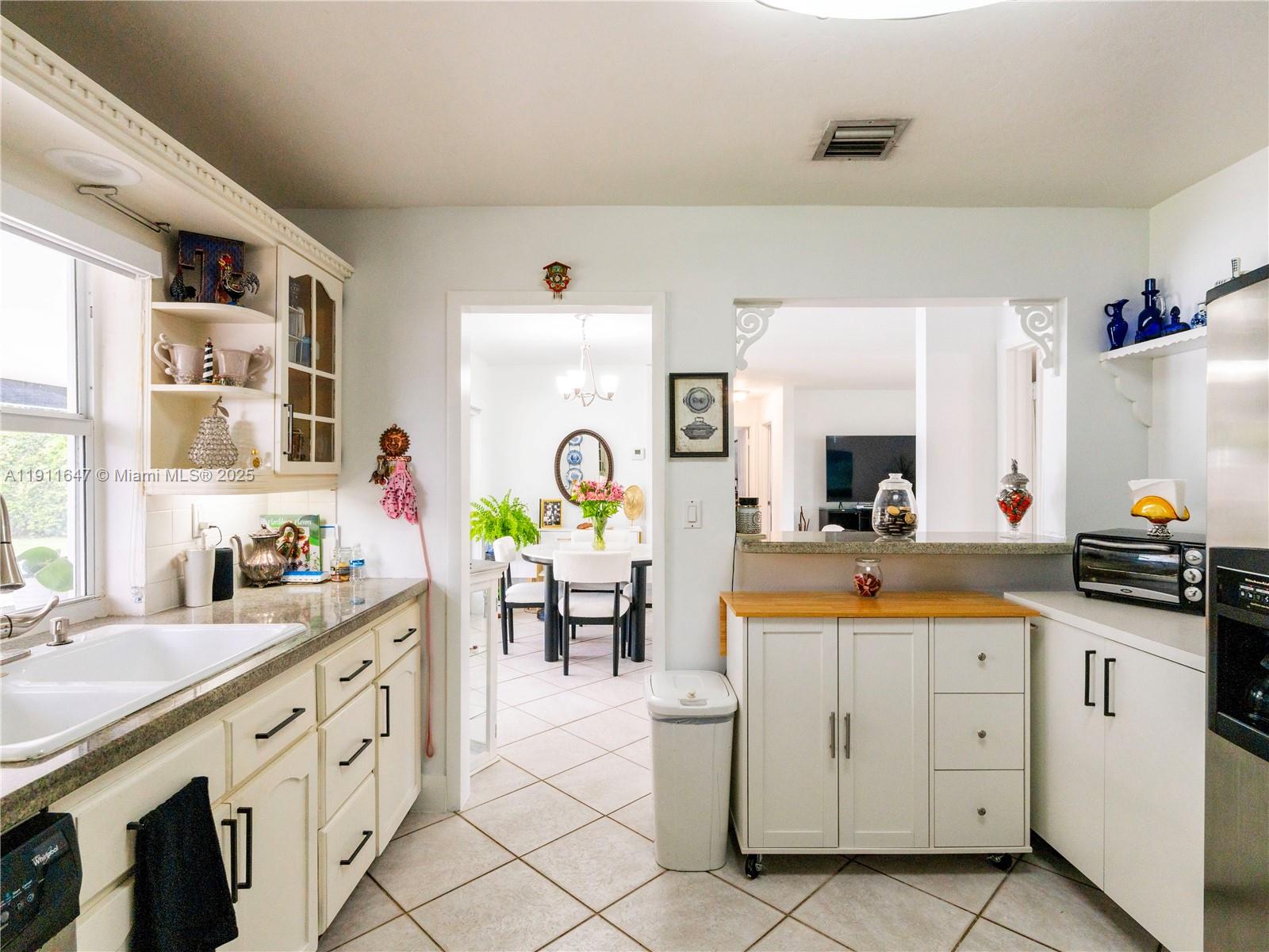 7877 W 16th Ave Hialeah, FL 33014