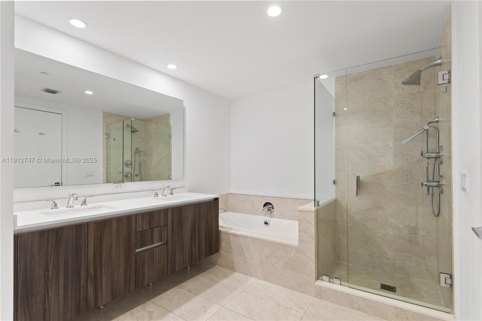 image Aria On The Bay Condo10