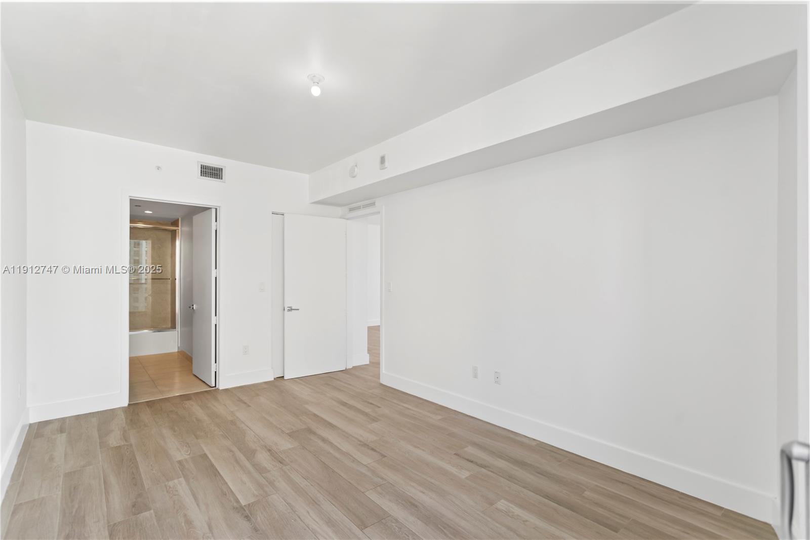 image Aria On The Bay Condo16