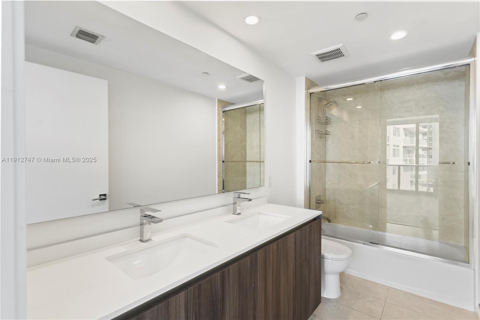 image Aria On The Bay Condo17