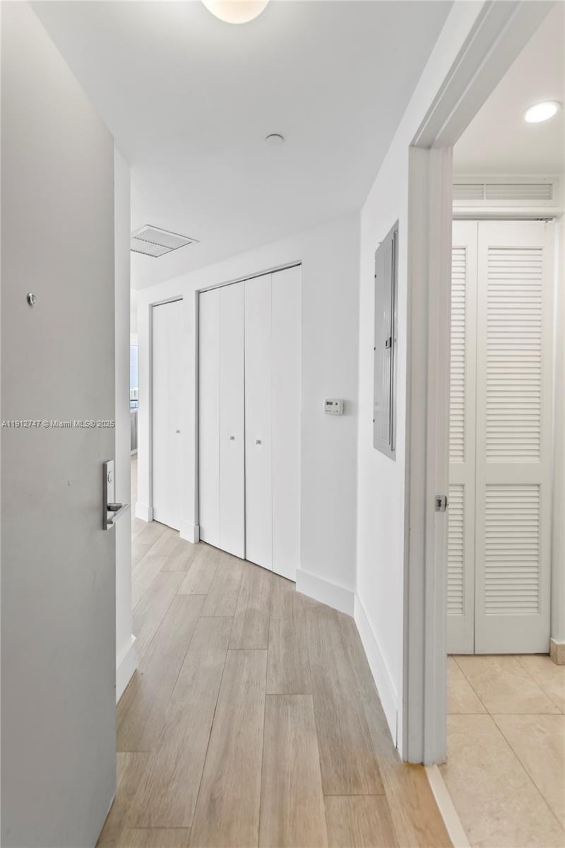 image Aria On The Bay Condo20