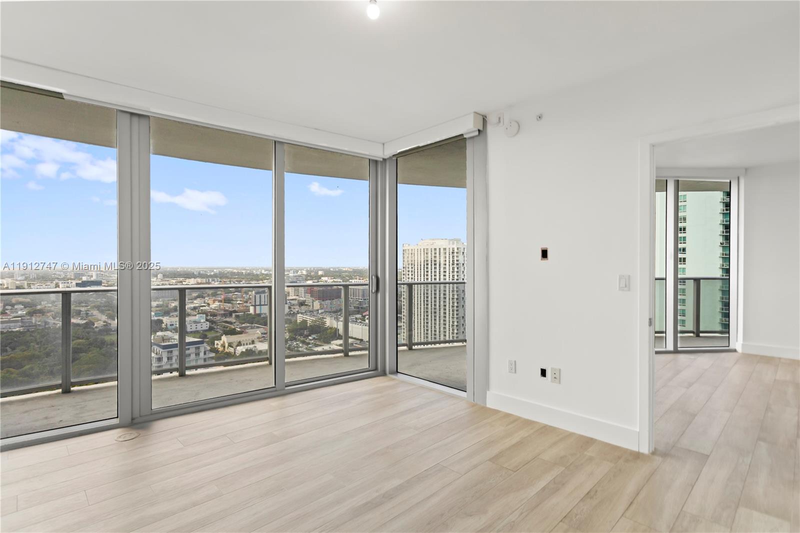 image Aria On The Bay Condo8