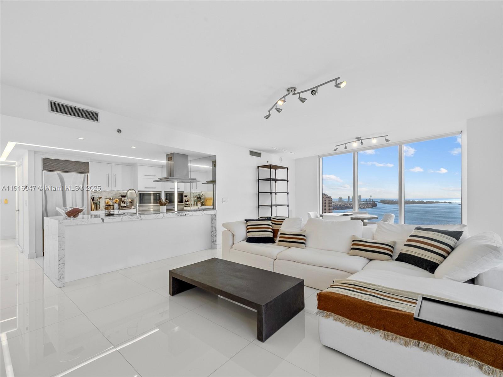 495 Brickell Ave #3801