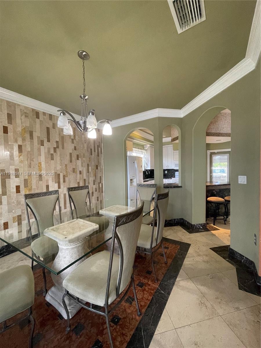 232 SW 7th Ave Hallandale Beach, FL 33009