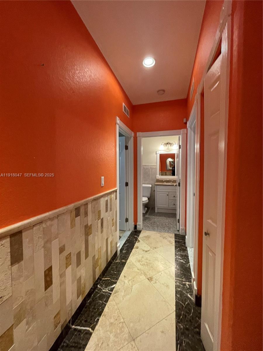 232 SW 7th Ave Hallandale Beach, FL 33009