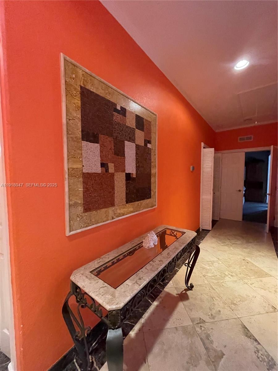 232 SW 7th Ave Hallandale Beach, FL 33009