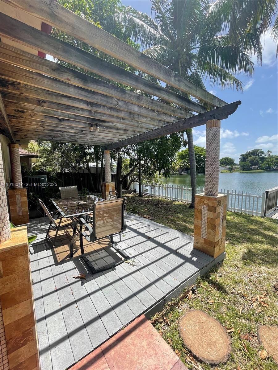 232 SW 7th Ave Hallandale Beach, FL 33009