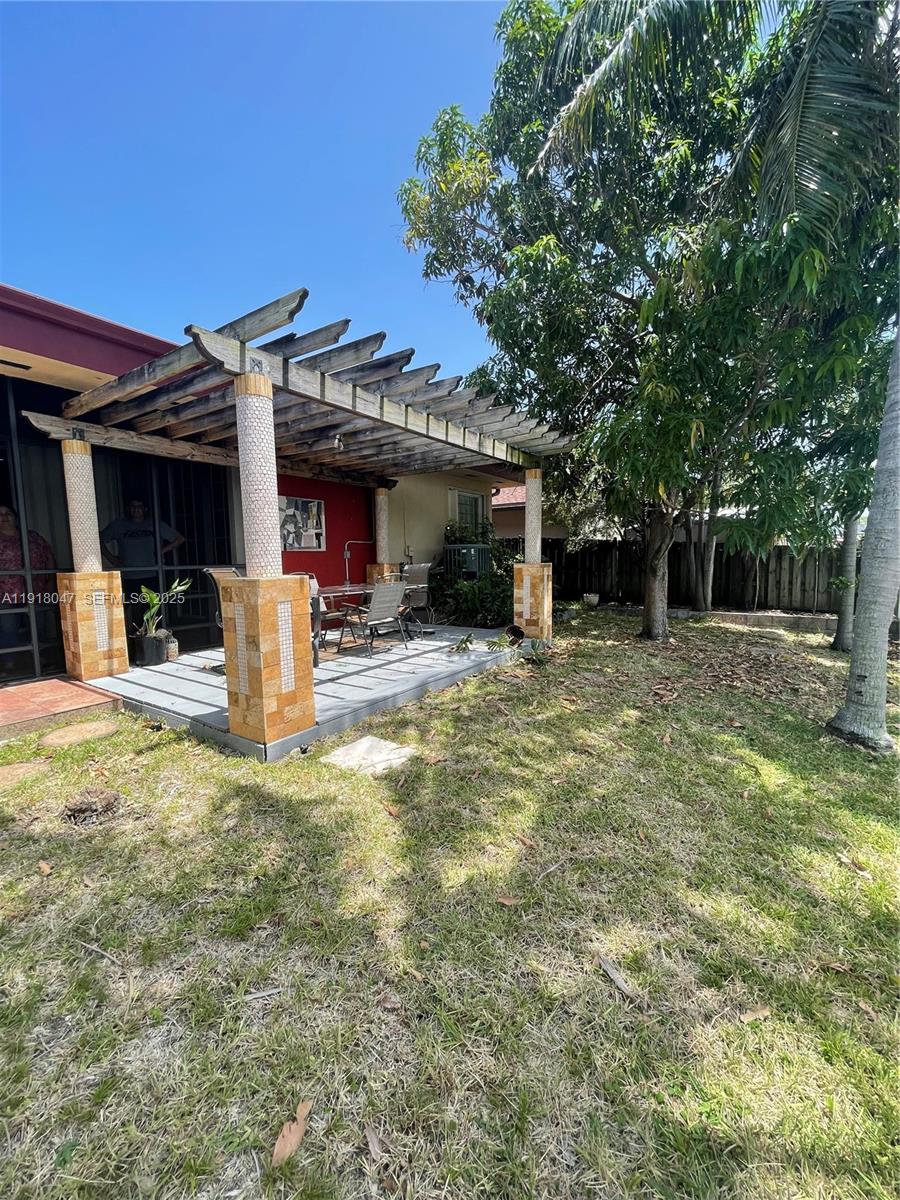 232 SW 7th Ave Hallandale Beach, FL 33009