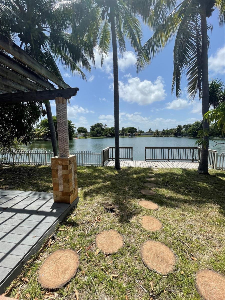 232 SW 7th Ave Hallandale Beach, FL 33009