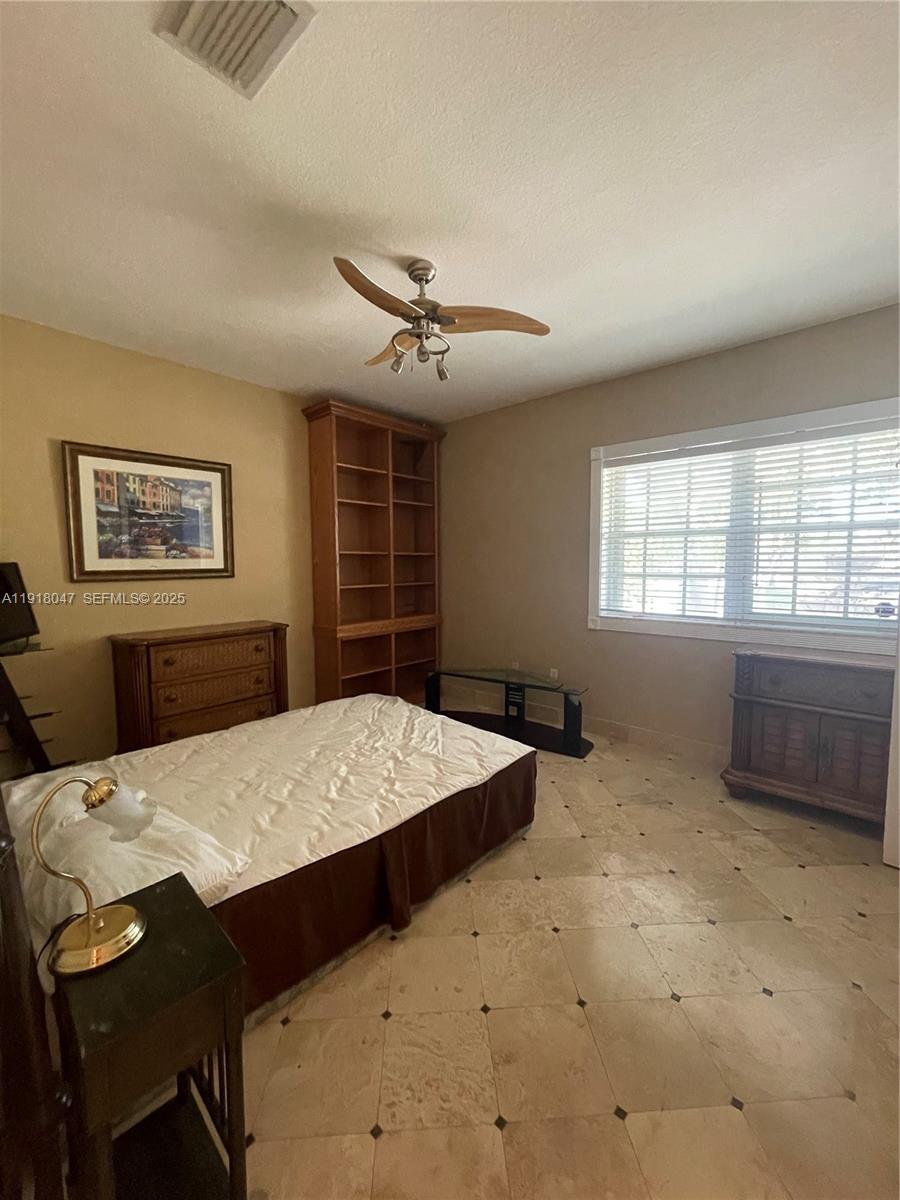 232 SW 7th Ave Hallandale Beach, FL 33009