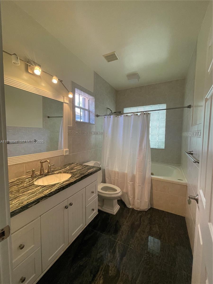 232 SW 7th Ave Hallandale Beach, FL 33009