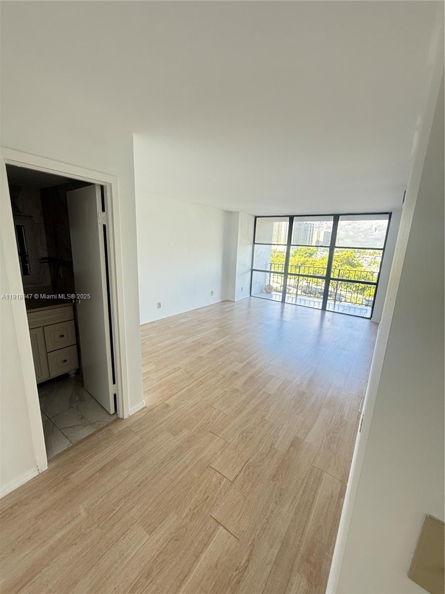 1000 Parkview Dr #701 Hallandale Beach, FL 33009