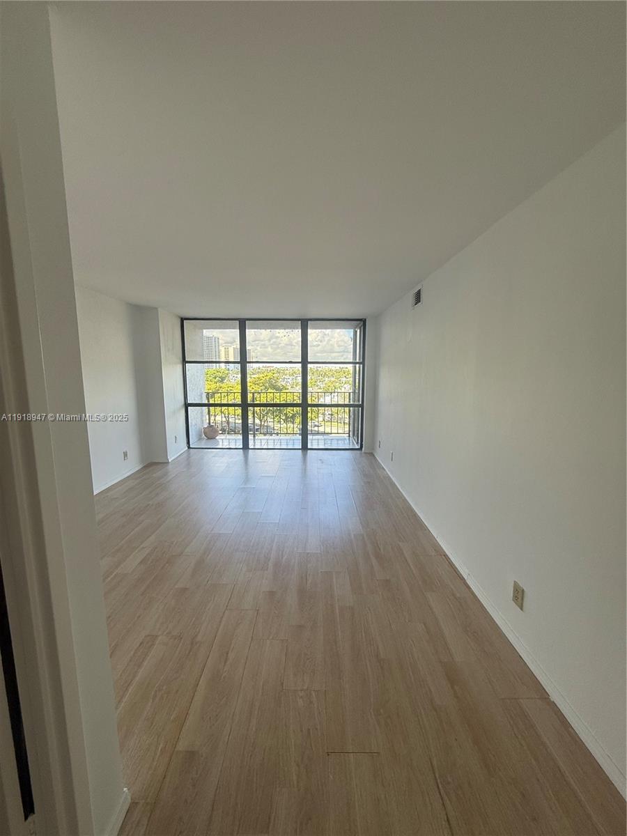 1000 Parkview Dr #701 Hallandale Beach, FL 33009