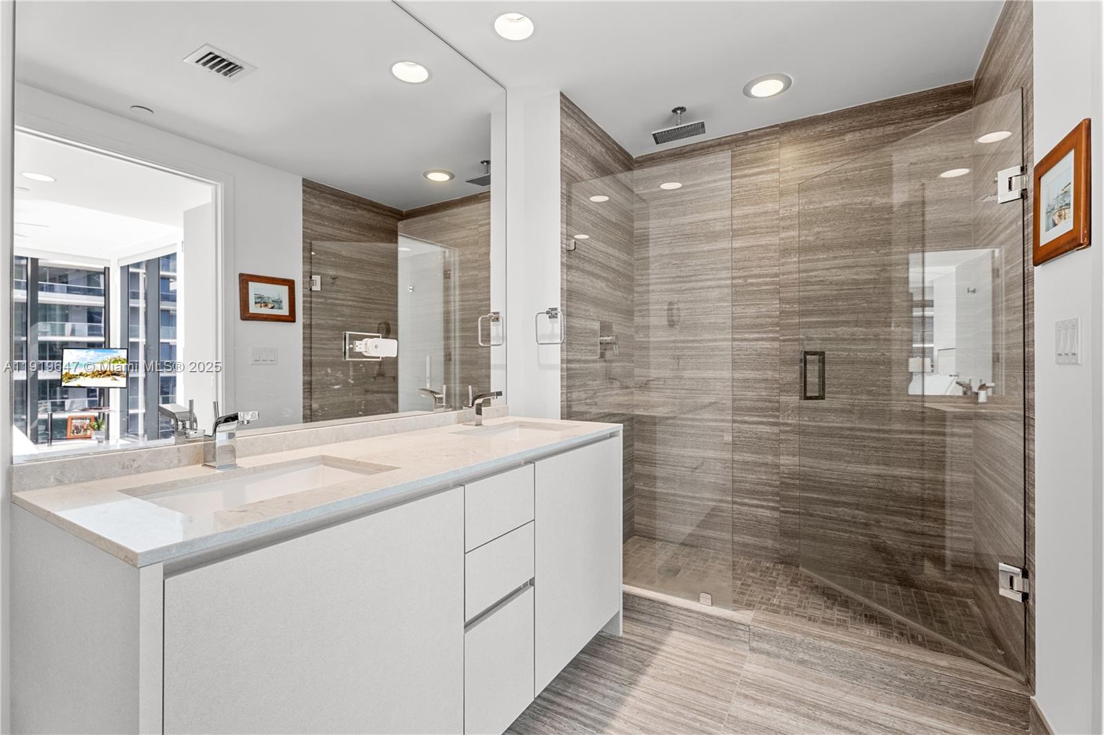 1010 Brickell Ave #4206 Miami, FL 33131