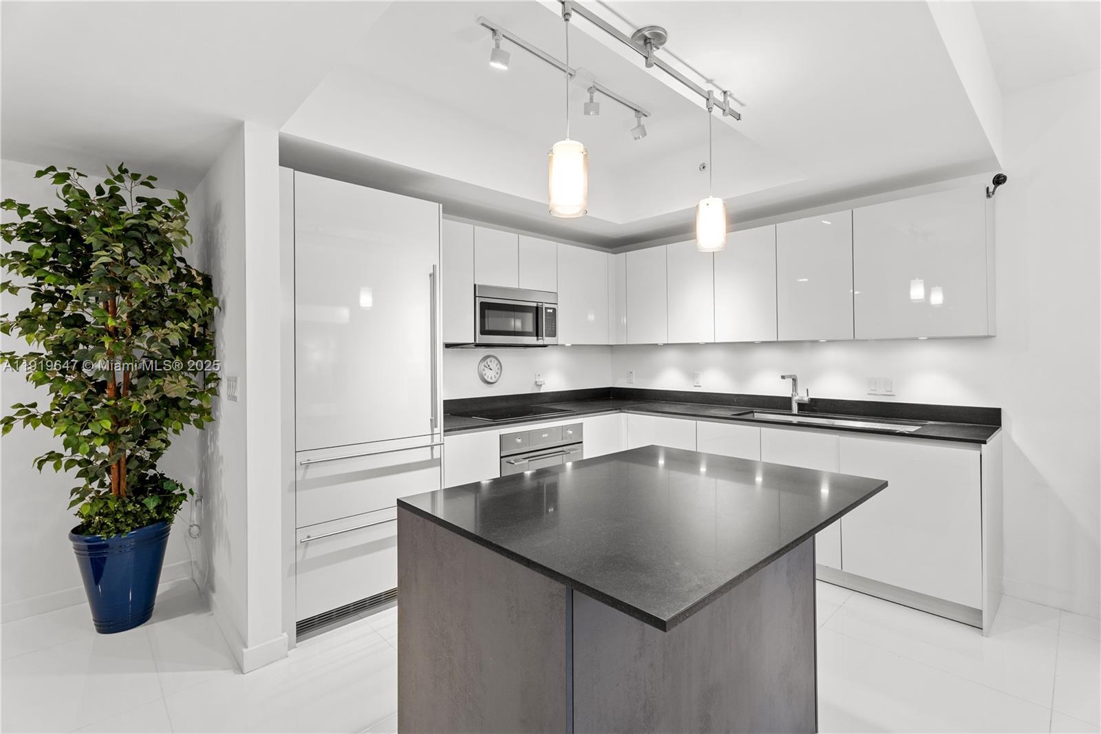 1010 Brickell Ave #4206 Miami, FL 33131