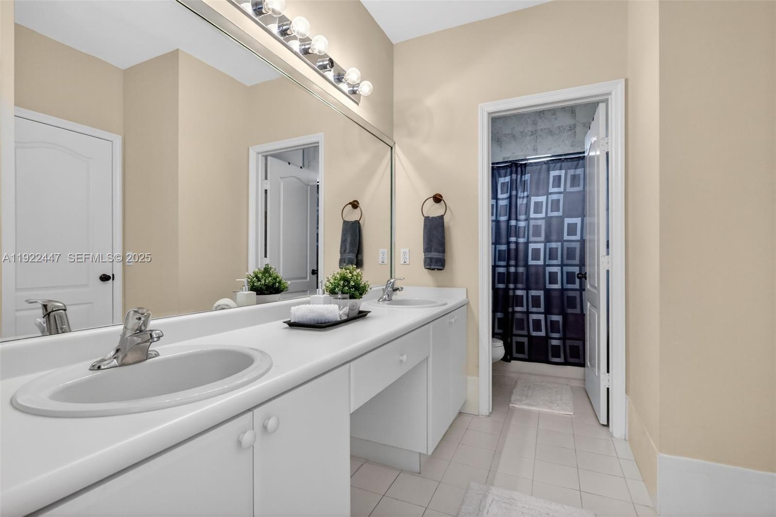 15144 SW 20th St Miami, FL 33185