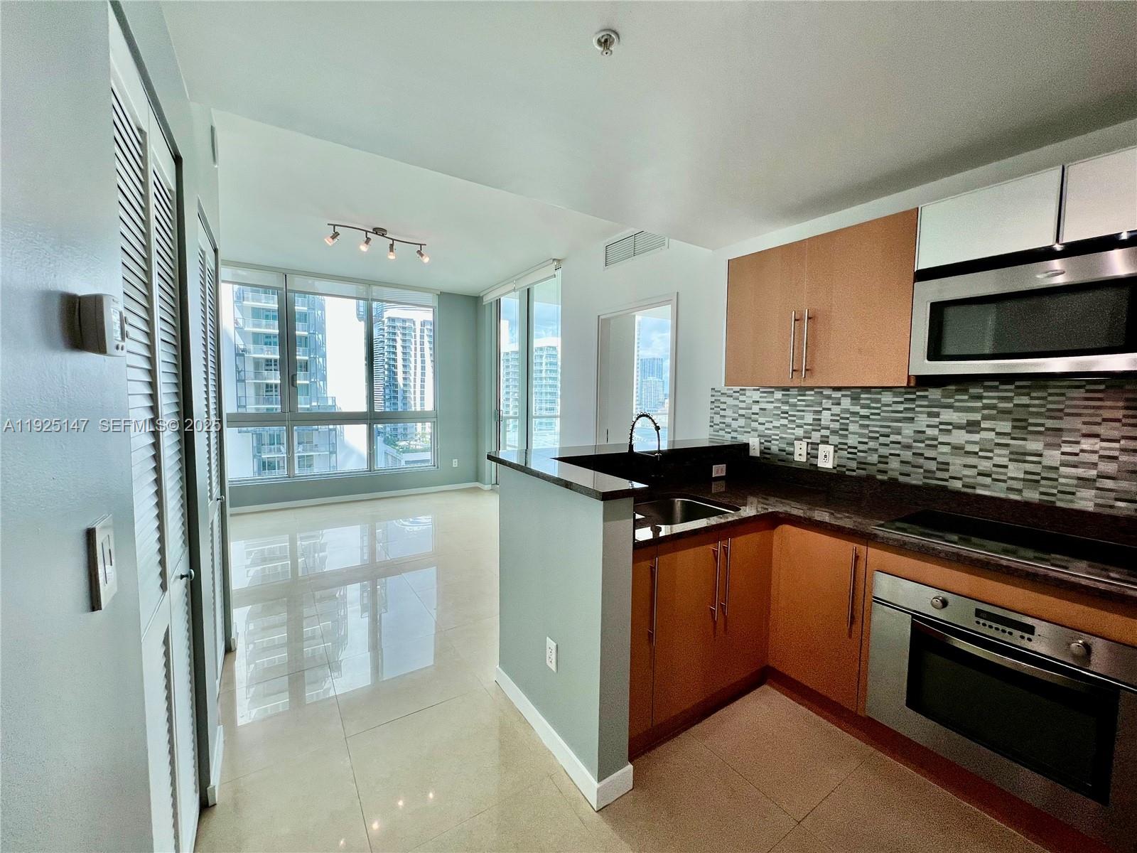300 S Biscayne Blvd #3011 Miami, FL 33131
