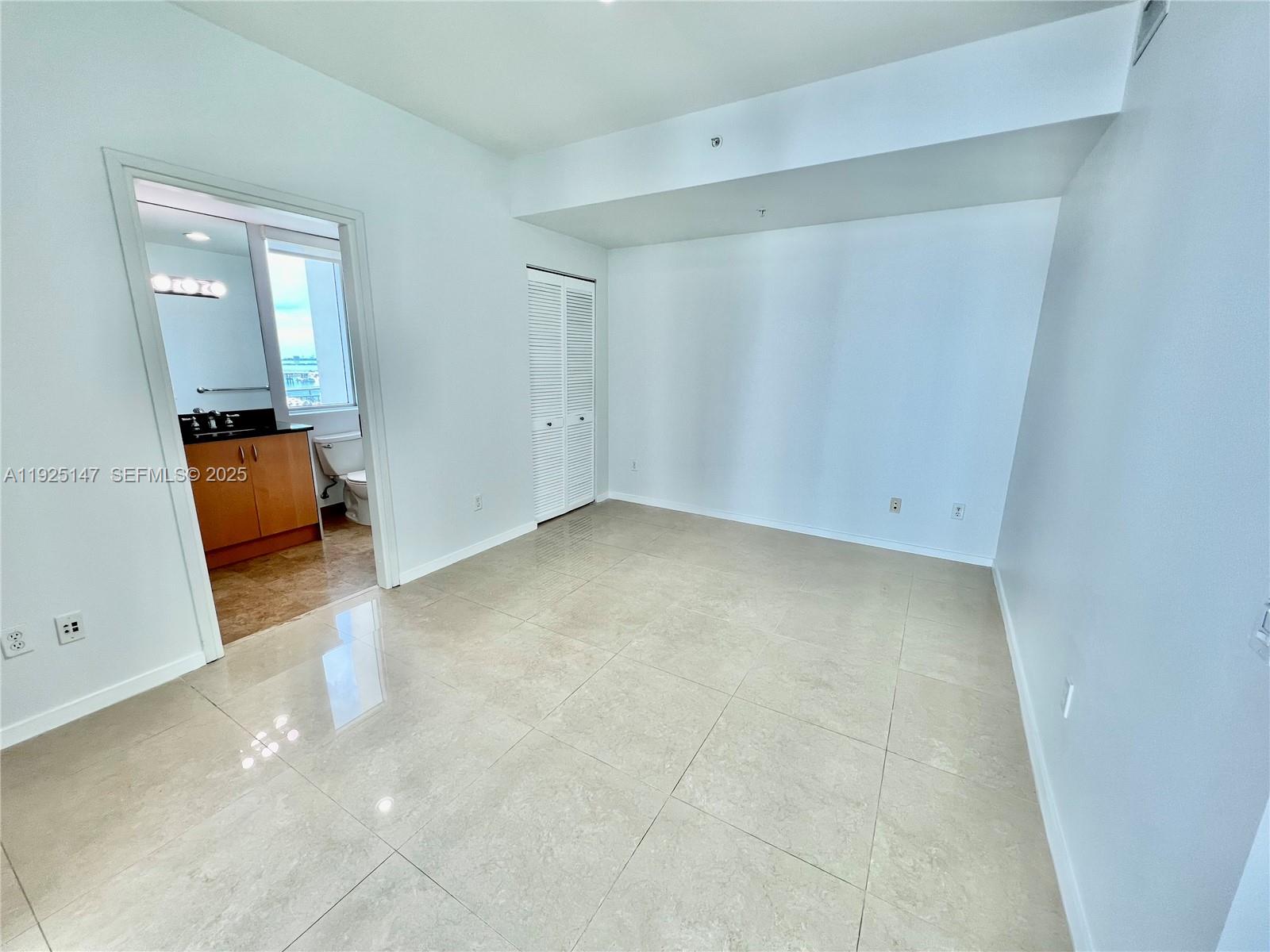 300 S Biscayne Blvd #3011 Miami, FL 33131