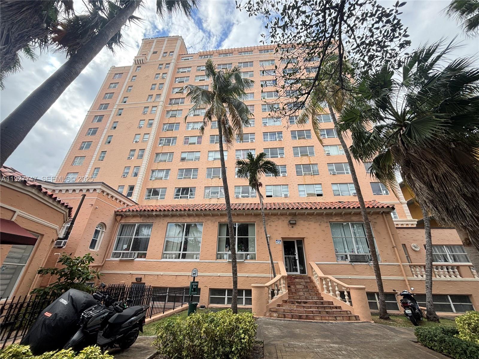 800 Washington Ave #902