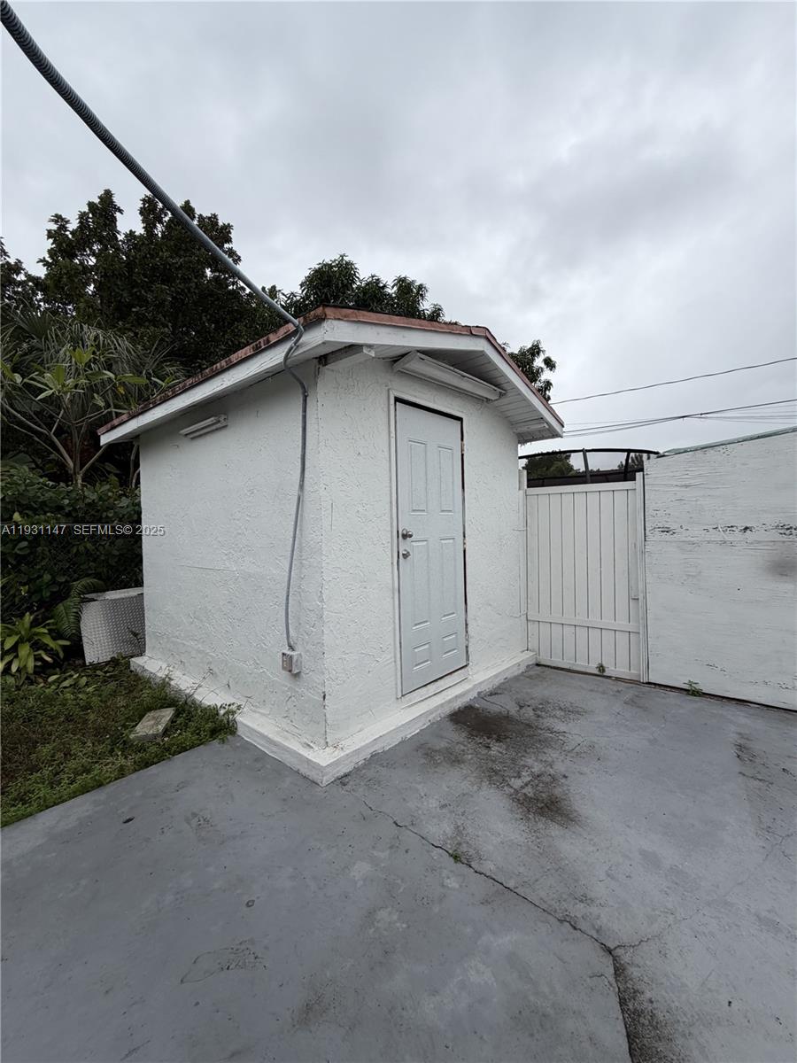 7200 SW 22nd St Miami, FL 33155