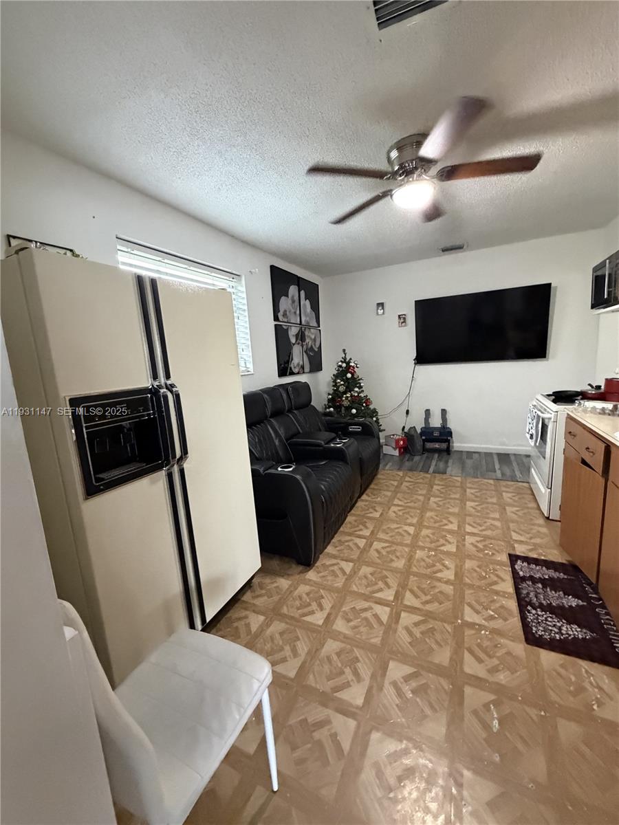 7200 SW 22nd St Miami, FL 33155