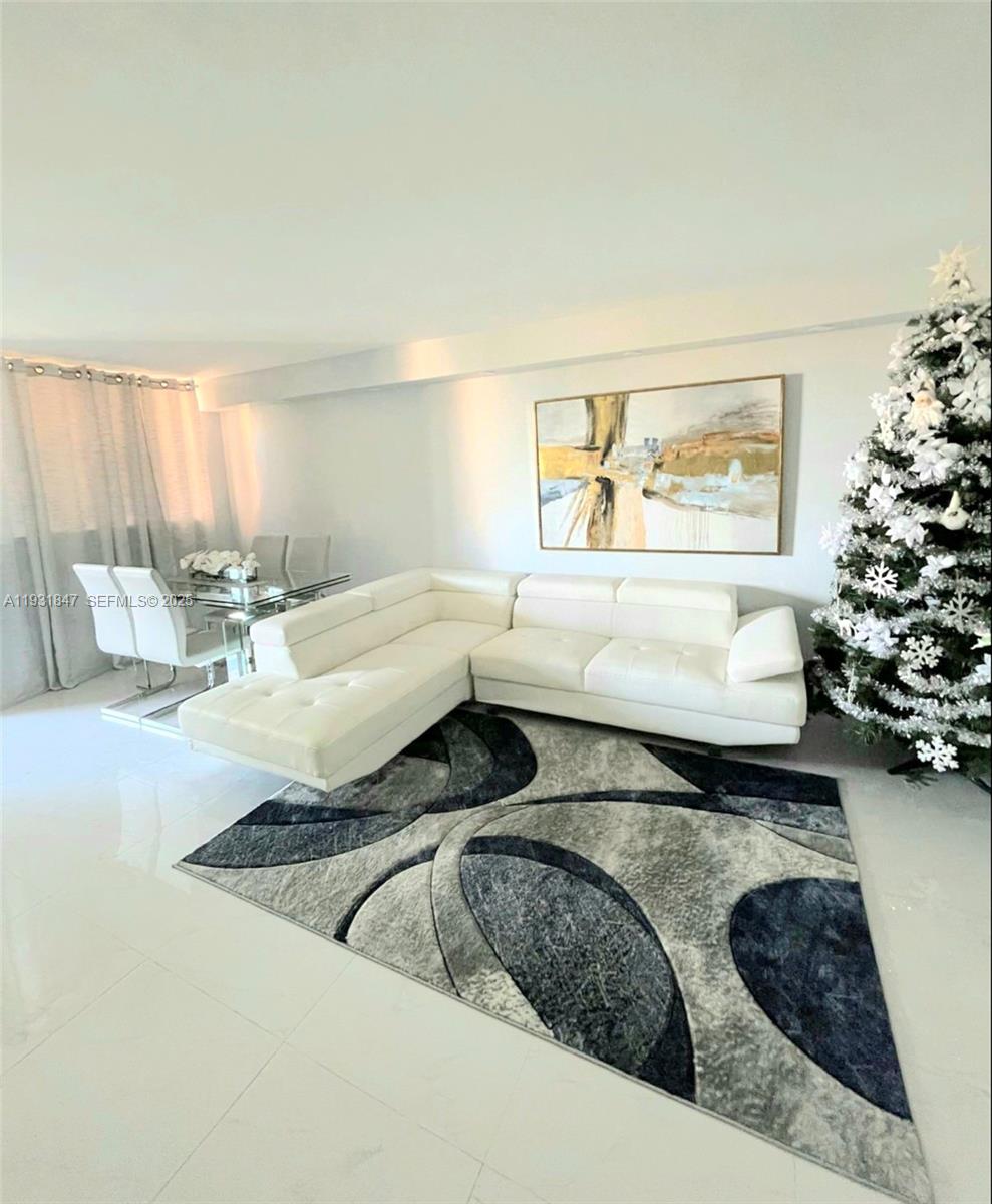 9410 W Flagler St #409