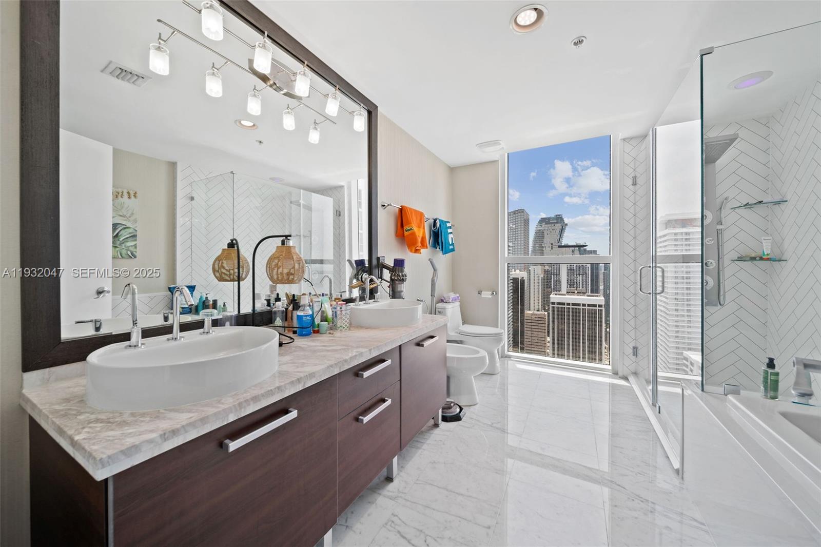 image Vizcayne North21