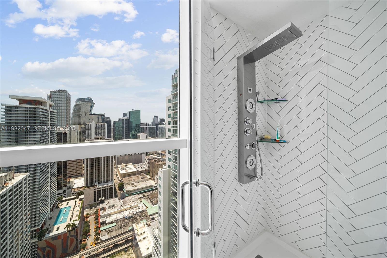 image Vizcayne North23