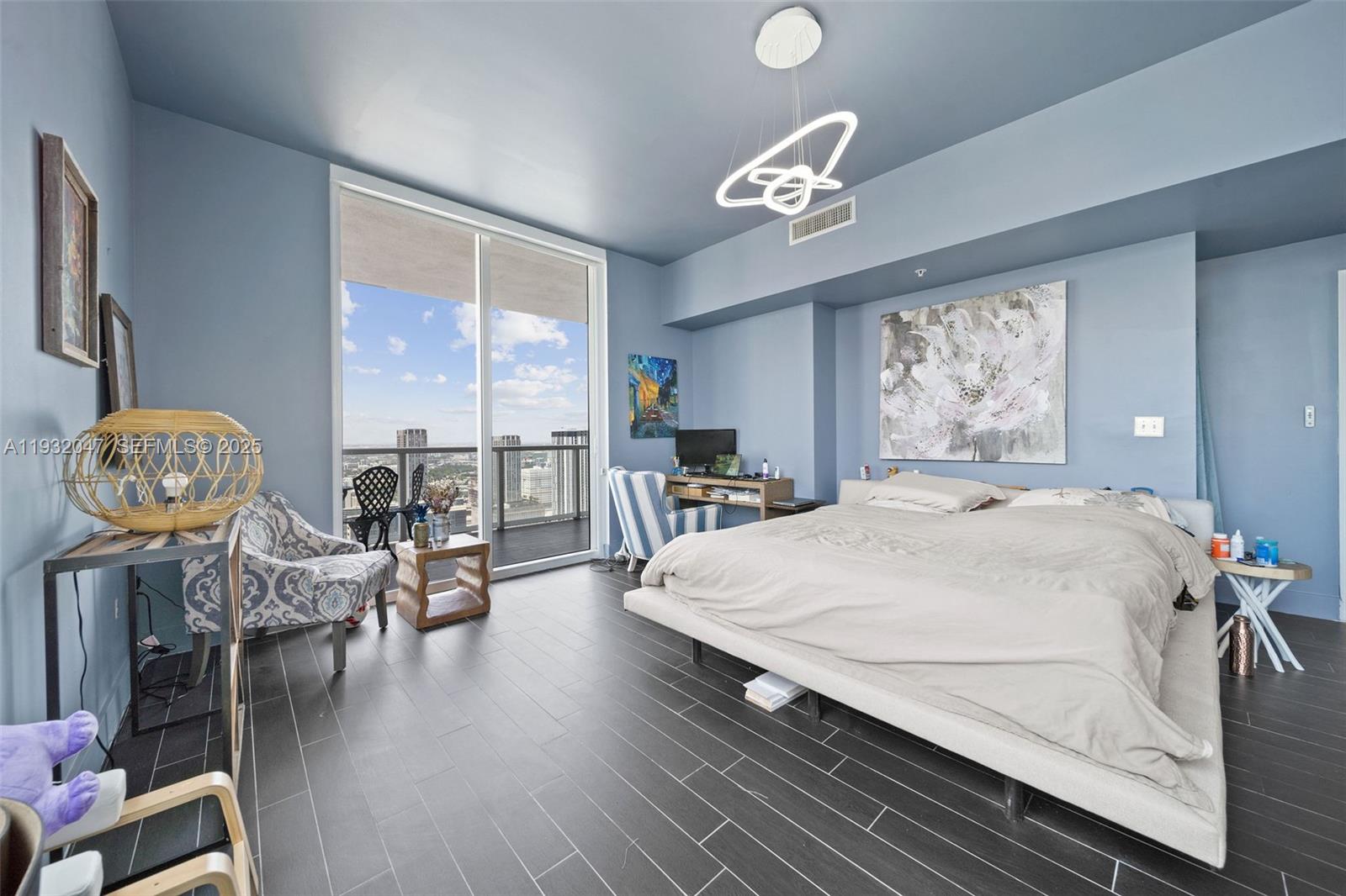 image Vizcayne North25