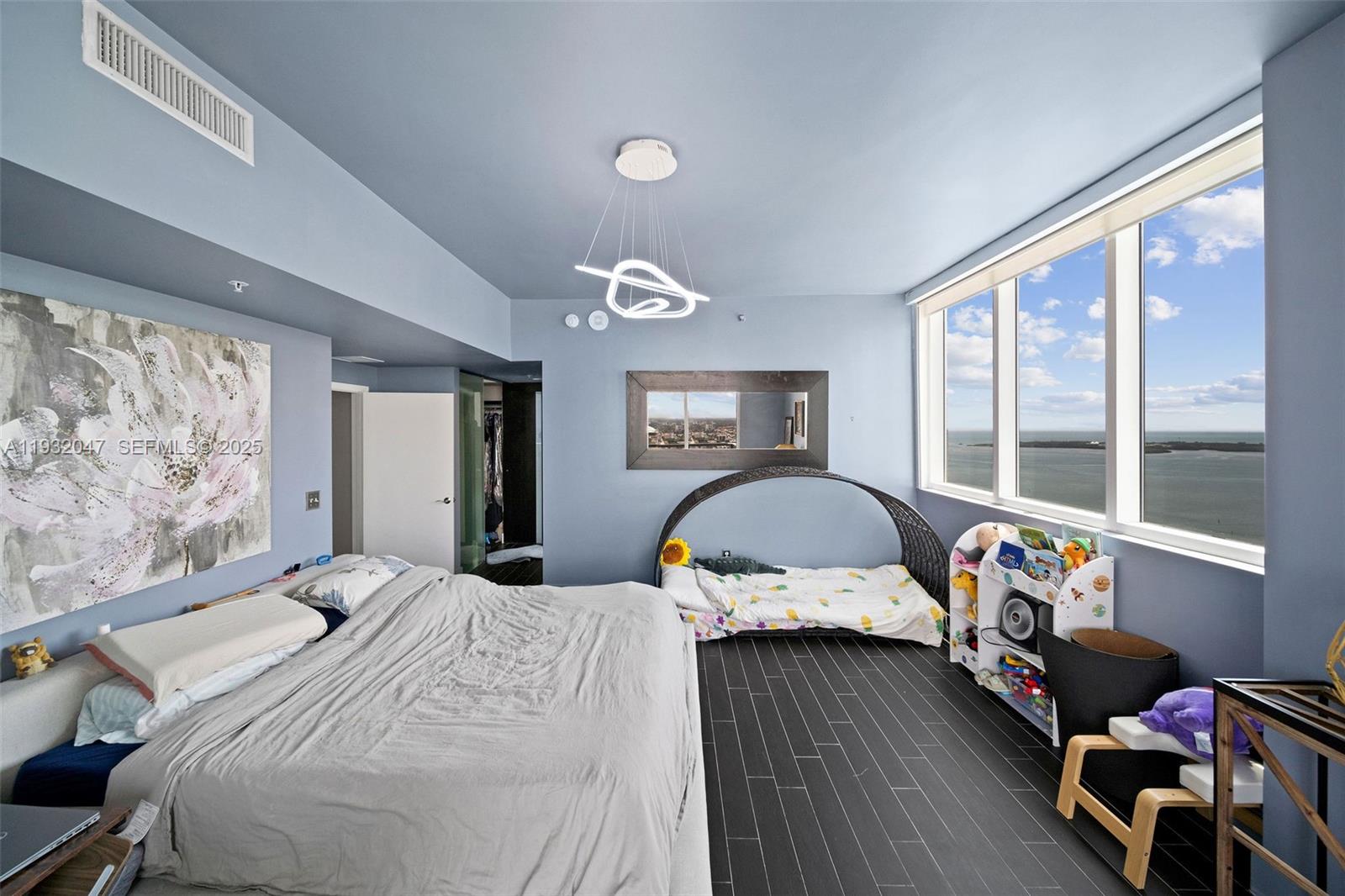 image Vizcayne North26