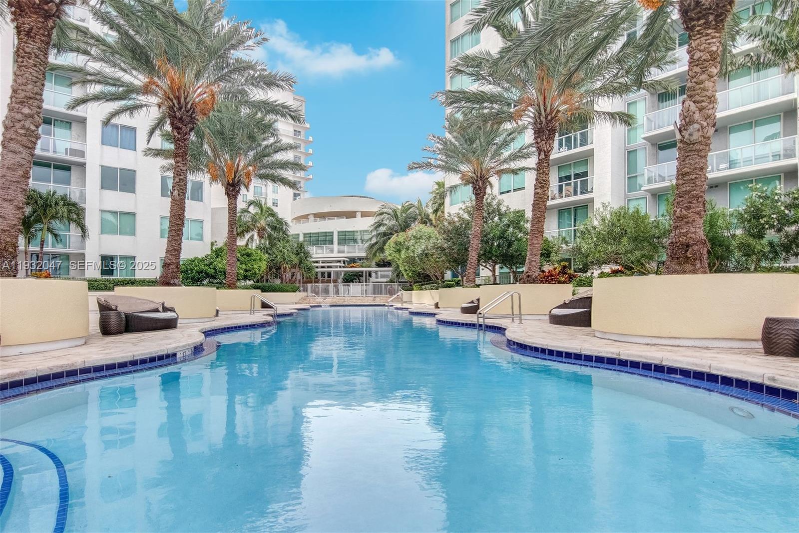 image Vizcayne North33