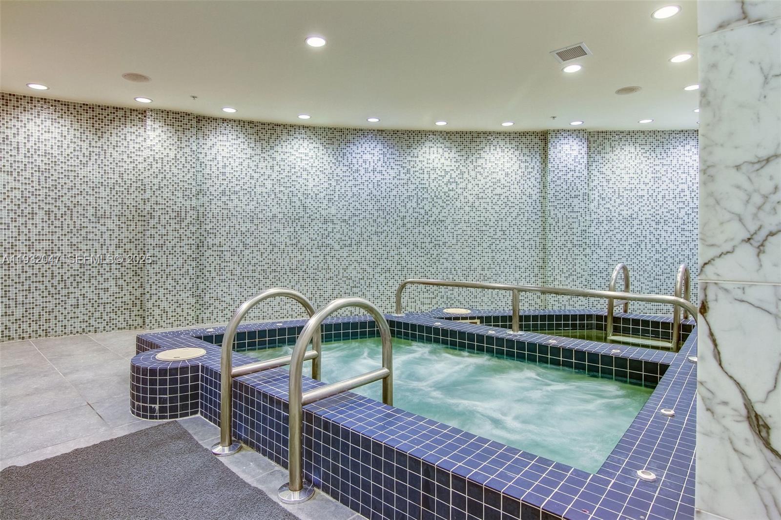 image Vizcayne North38