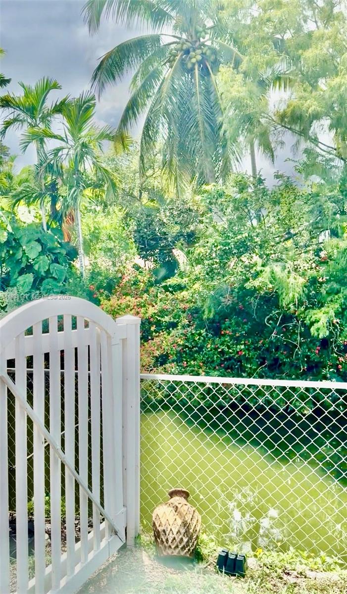 2500 NE 209th Ter Miami, FL 33180